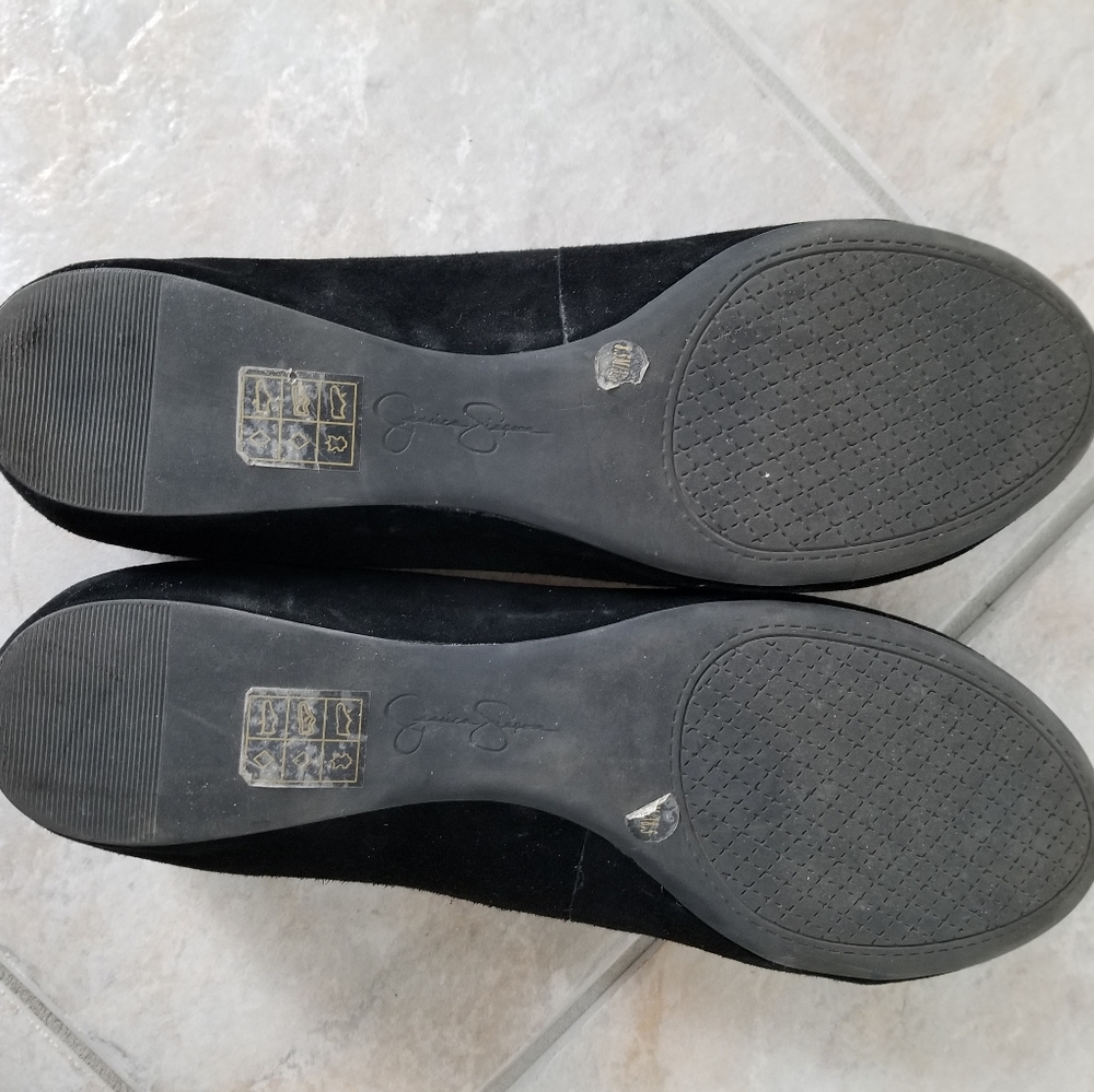 Flats - Picture 2 of 4